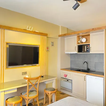 Modernist Desing - Equipped Flat In Central Kadikoey דירה *