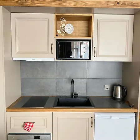Modernist Desing - Equipped Flat In Central Kadikoey דירה
