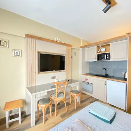 Modernist Desing - Equipped Flat In Central Kadikoey דירה איסטמבול